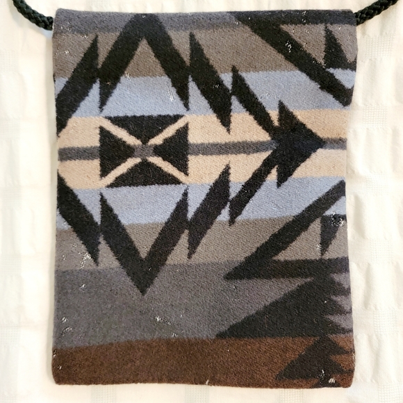 Small wool like cross body bag - Picture 5 of 6